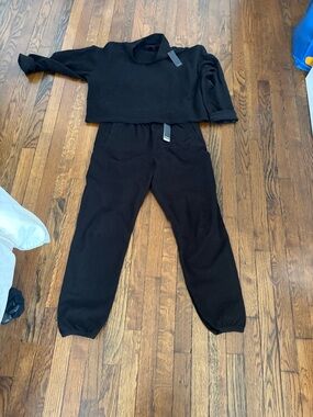 Monrow Black Cropped Sweatshirt Top and pant 2pc set NWT